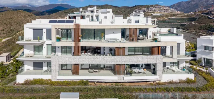 Venta de apartamento en planta media en Benahavís 3