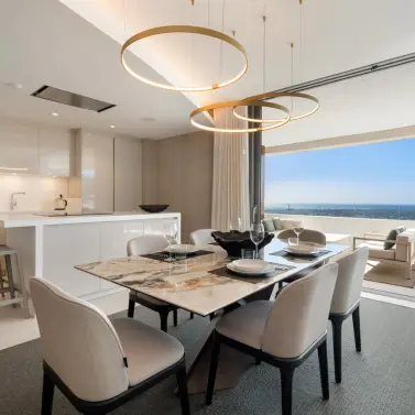 Venta de apartamento en planta media en Benahavís