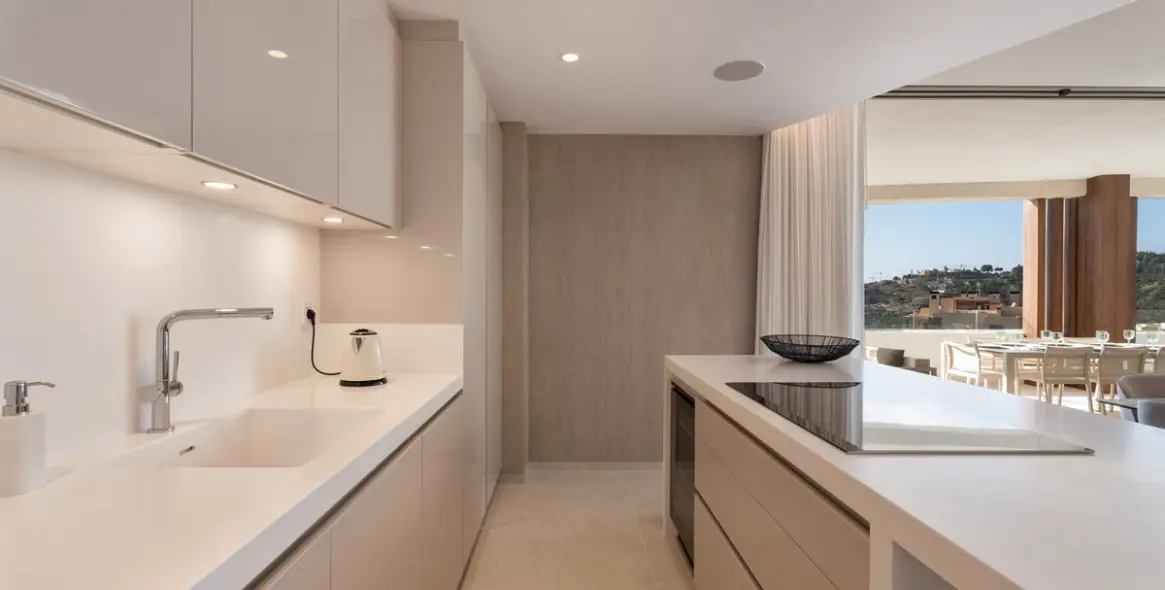 Venta de apartamento en planta media en Benahavís 9