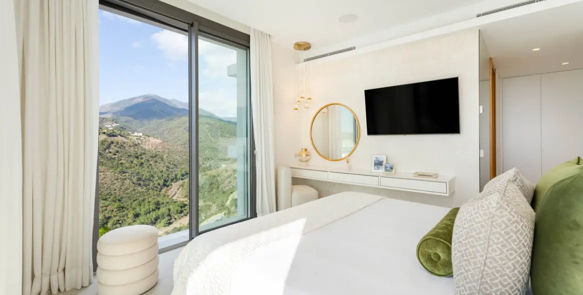 Venta de apartamento en planta media en Benahavís 17