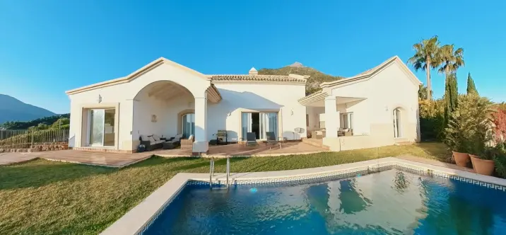 Venta de villa independiente en Sierra Blanca 0