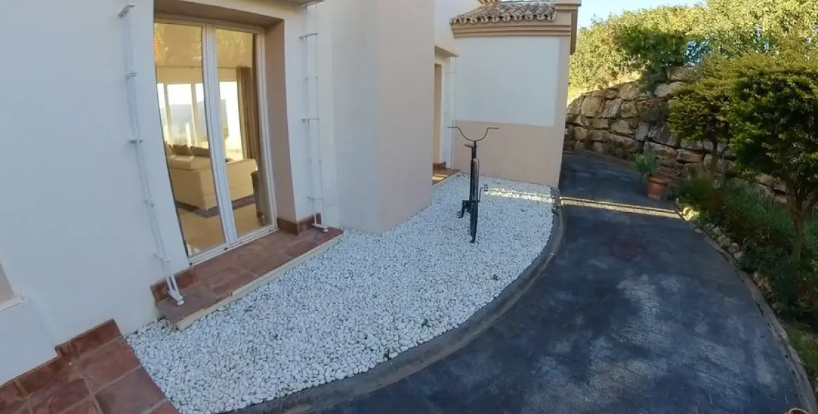 Sale of detached villa in Sierra Blanca 4