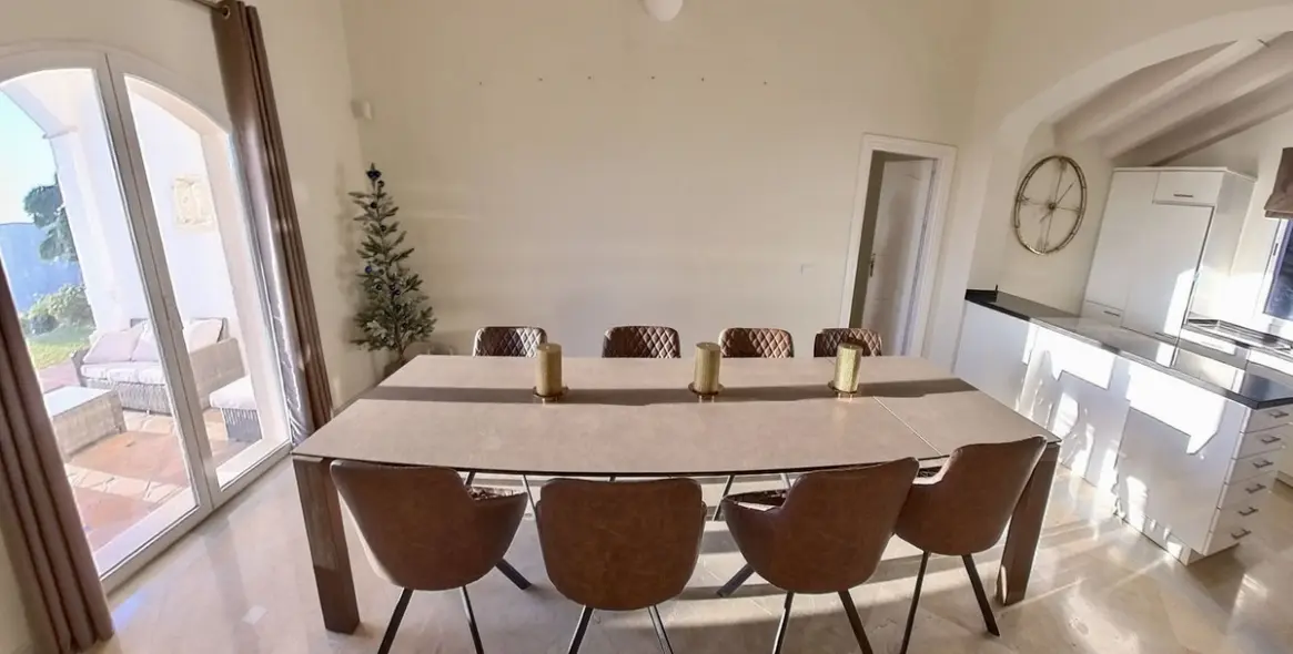 Sale of detached villa in Sierra Blanca 7