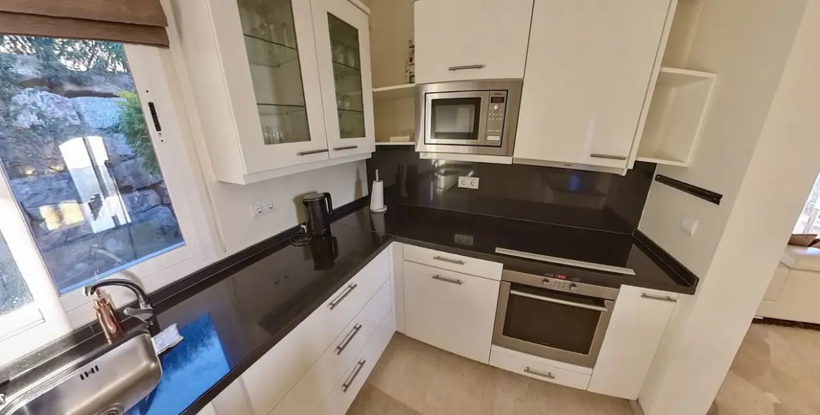 Sale of detached villa in Sierra Blanca 9