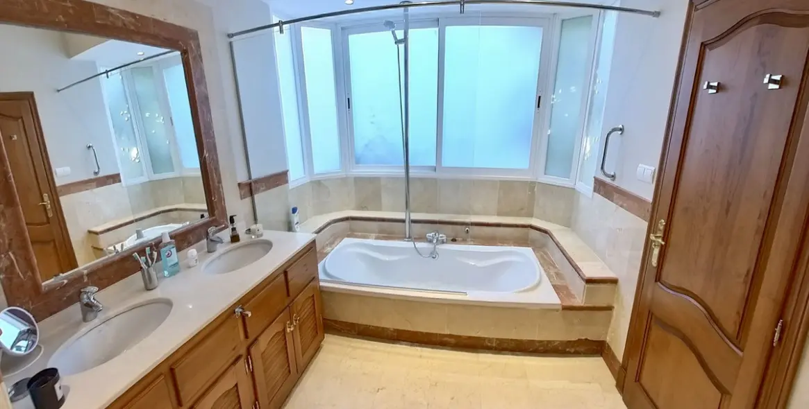 Sale of detached villa in Sierra Blanca 11