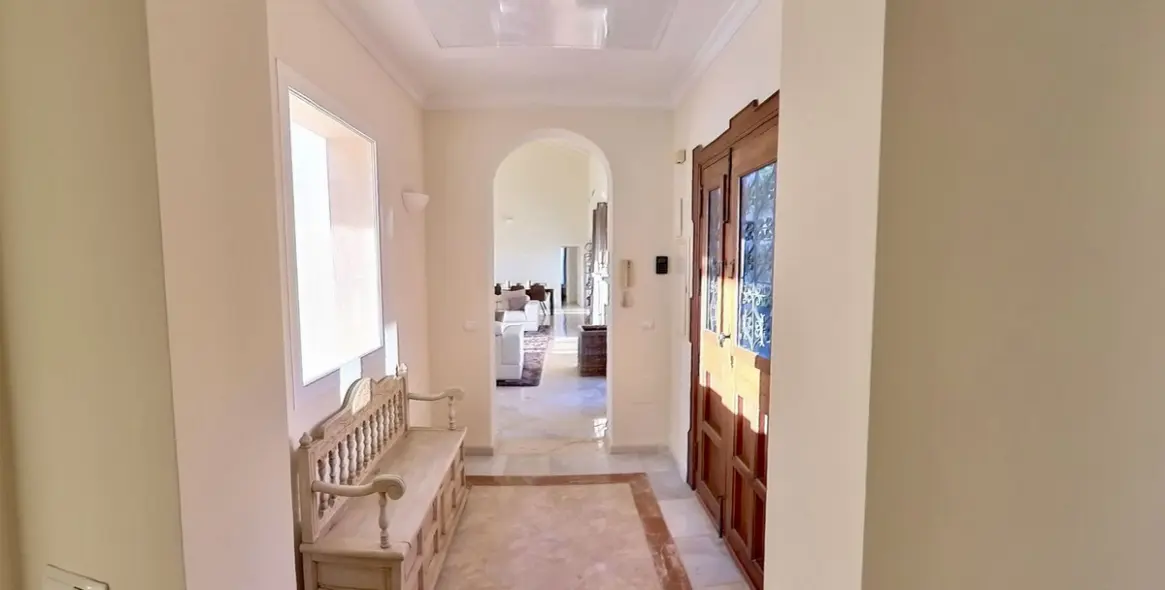 Sale of detached villa in Sierra Blanca 12