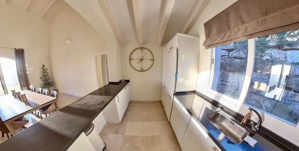 Sale of detached villa in Sierra Blanca 15