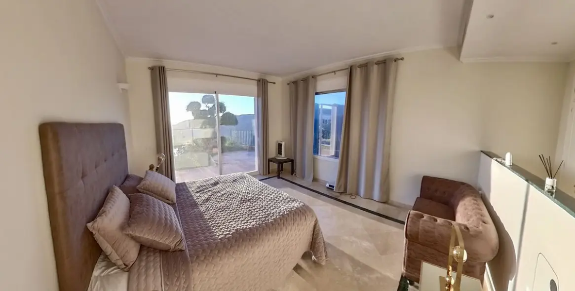 Sale of detached villa in Sierra Blanca 18