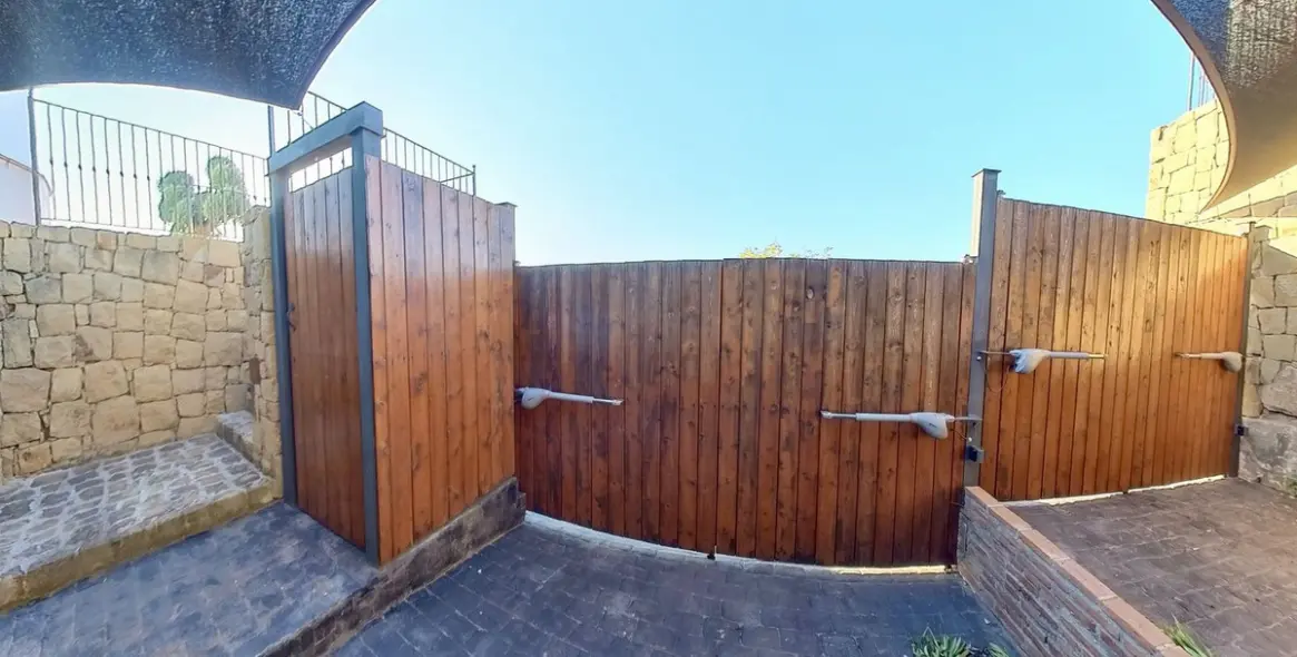 Продажа  отдельно стоящей виллы в Sierra Blanca 22