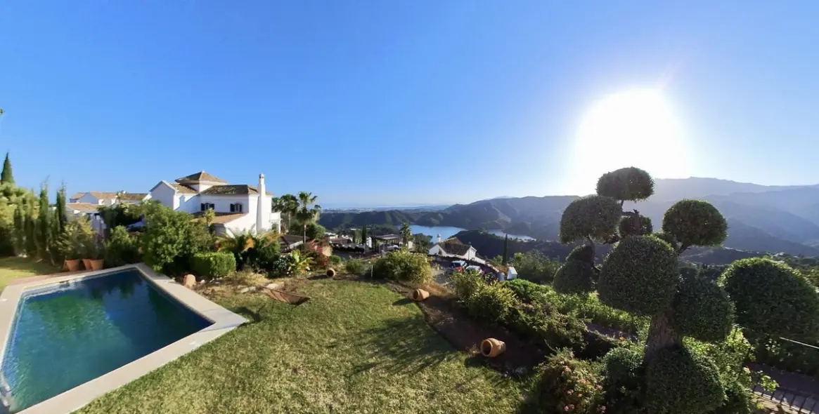 Продажа  отдельно стоящей виллы в Sierra Blanca 25