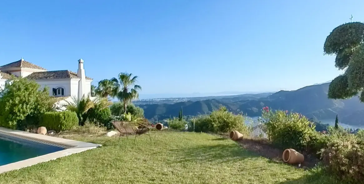 Продажа  отдельно стоящей виллы в Sierra Blanca 28