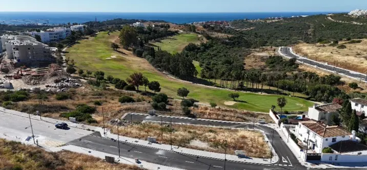 Venta de parcela residencial en Estepona 1