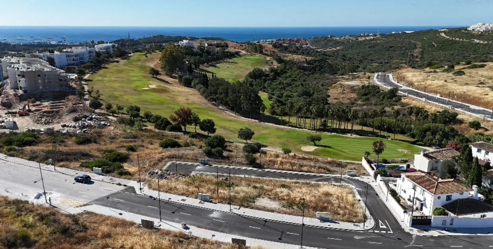 Продажа  жилого участка в Estepona 2