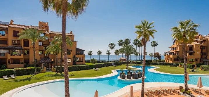 Venta de apartamento en planta baja en New Golden Mile 1