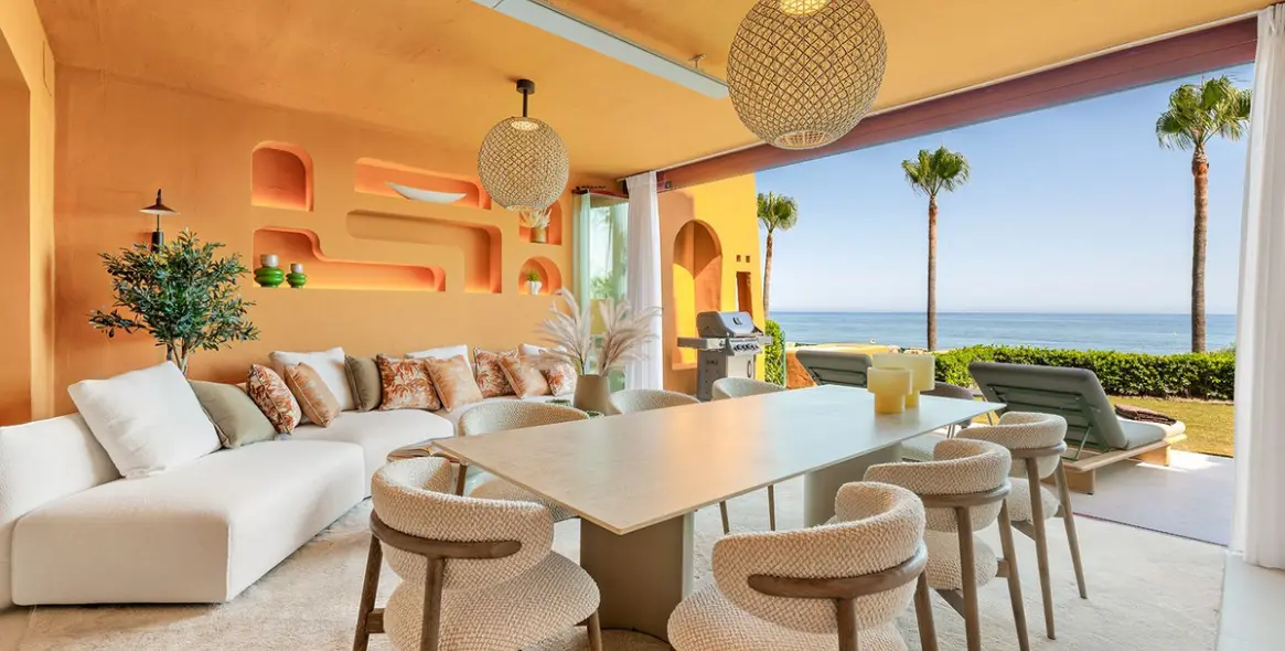 Venta de apartamento en planta baja en New Golden Mile 7