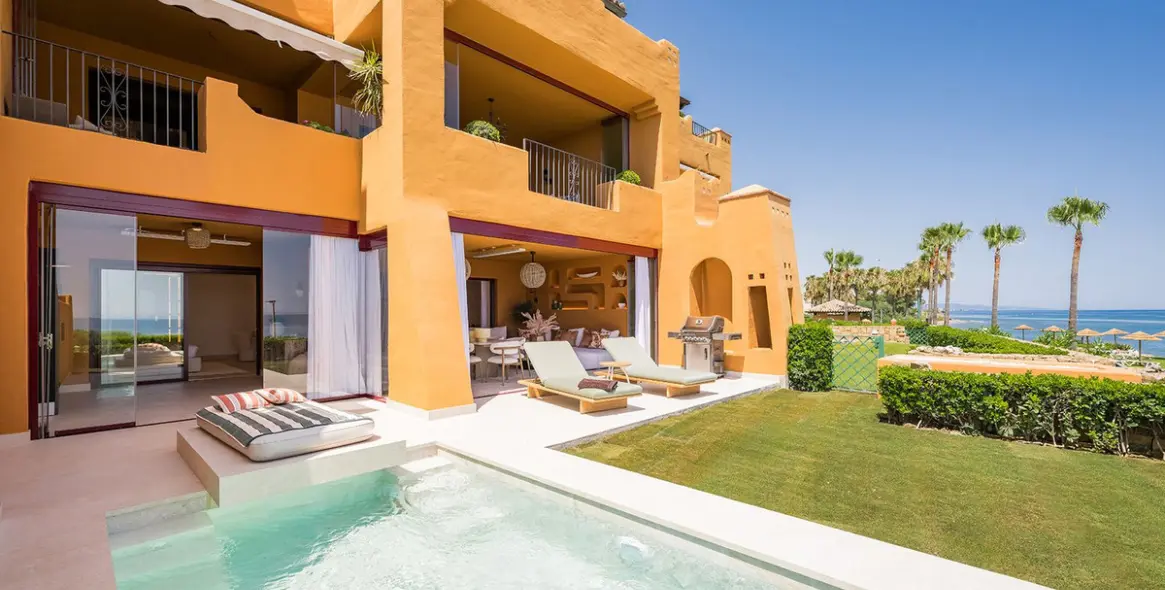 Venta de apartamento en planta baja en New Golden Mile 11