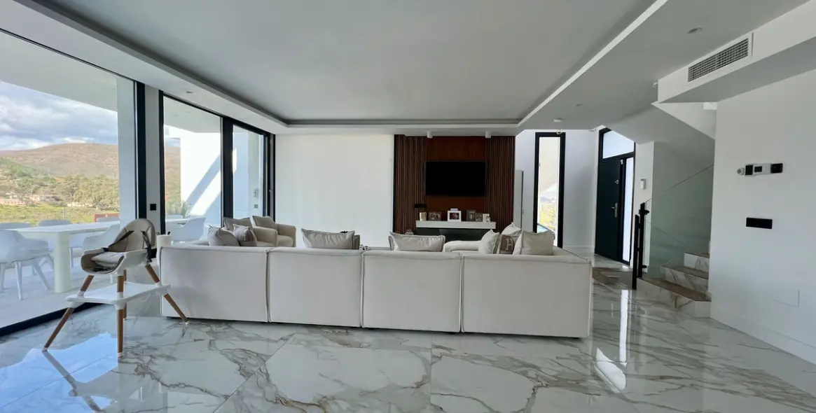 Sale of detached villa in La Cala Golf 4