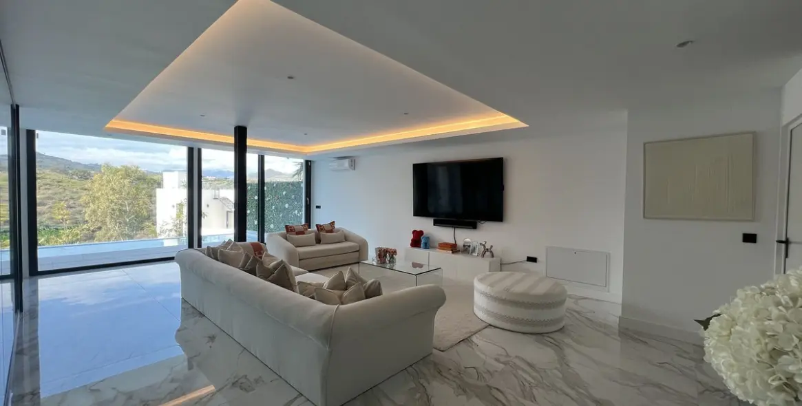 Sale of detached villa in La Cala Golf 22