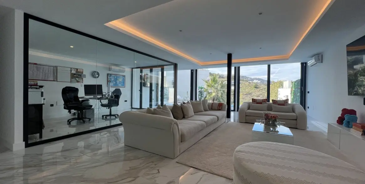 Sale of detached villa in La Cala Golf 23