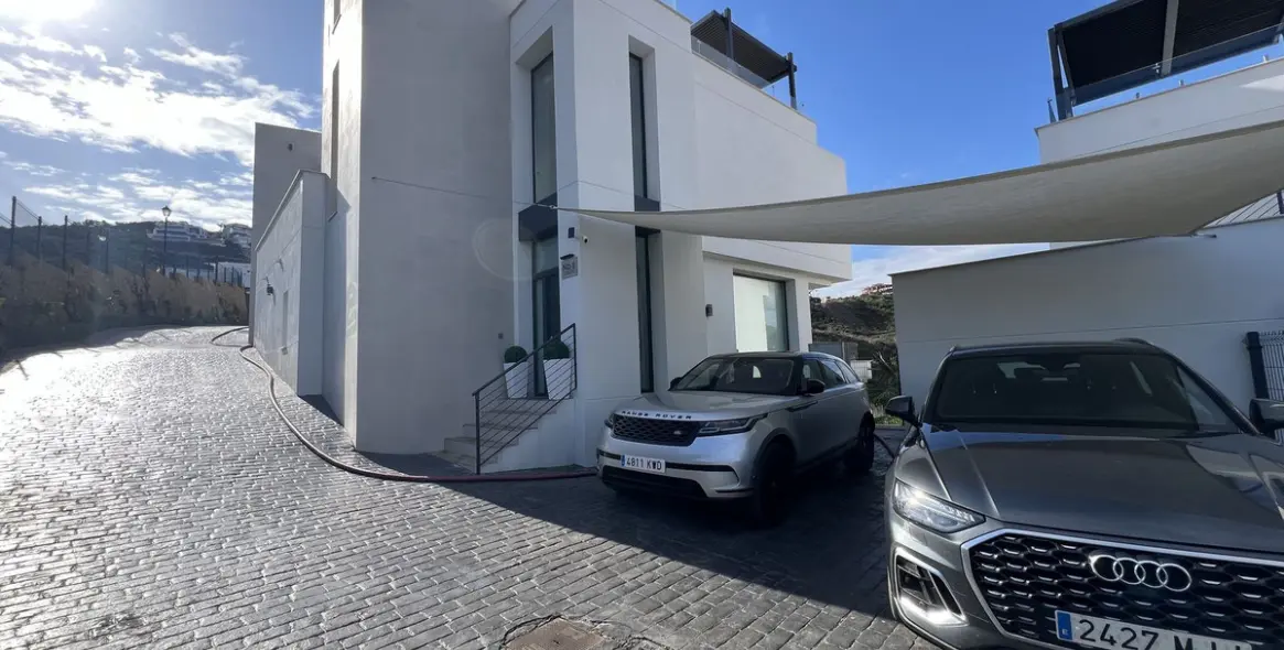 Sale of detached villa in La Cala Golf 35