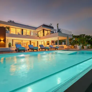 Venta de villa independiente en Nueva Andalucía