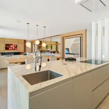 Venta de villa independiente en Nueva Andalucía