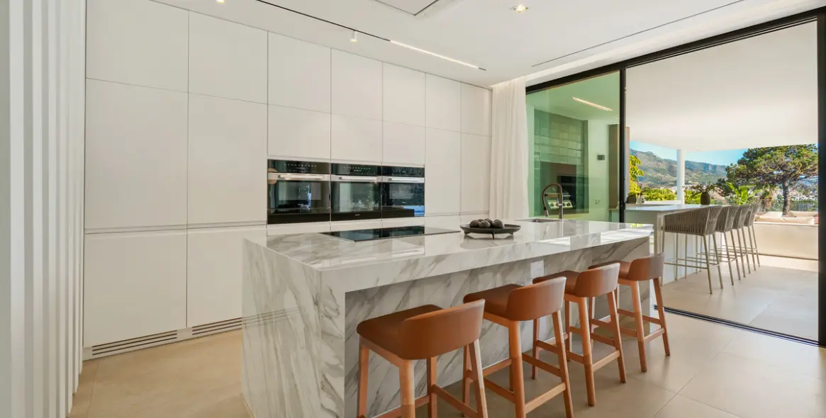 Venta de villa independiente en Nueva Andalucía 5