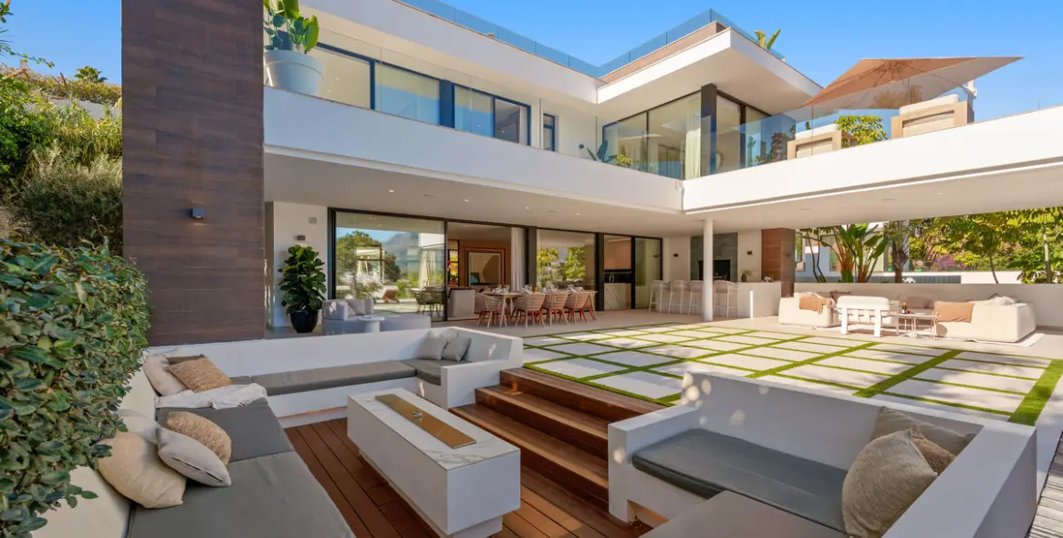 Venta de villa independiente en Nueva Andalucía 12