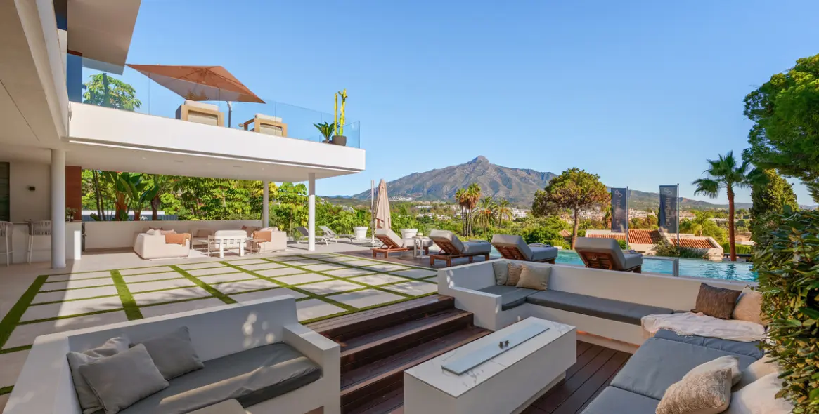 Venta de villa independiente en Nueva Andalucía 13