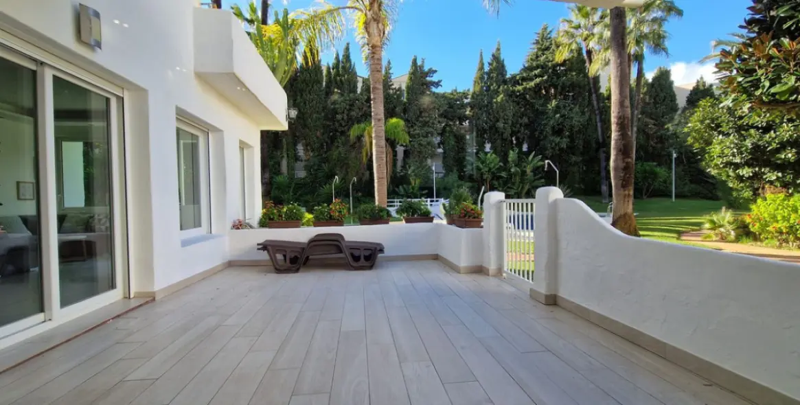Long-term rent of ground floor apartment in Puerto Banús 13