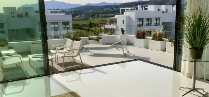 Долгосрочная аренда апартаментов на среднем этаже в Estepona 2