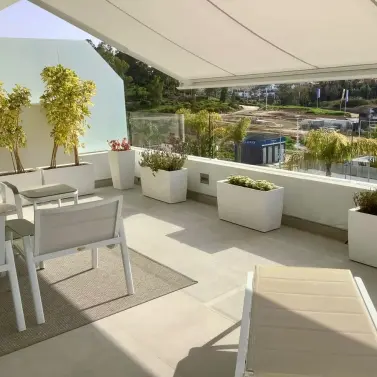 Долгосрочная аренда апартаментов на среднем этаже в Estepona