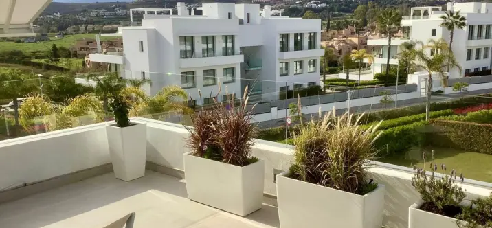 Долгосрочная аренда апартаментов на среднем этаже в Estepona 4