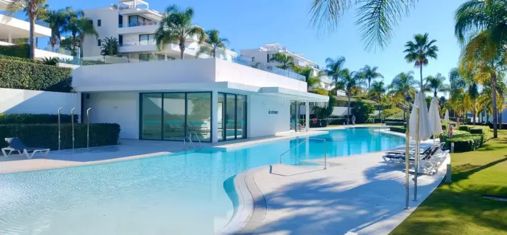 Долгосрочная аренда апартаментов на среднем этаже в Estepona 0