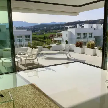 Долгосрочная аренда апартаментов на среднем этаже в Estepona