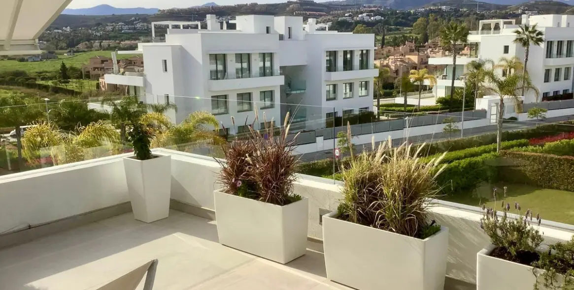 Alquiler a largo plazo de apartamento en planta media en Estepona 5