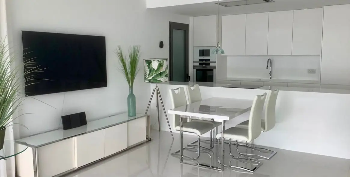 Alquiler a largo plazo de apartamento en planta media en Estepona 9