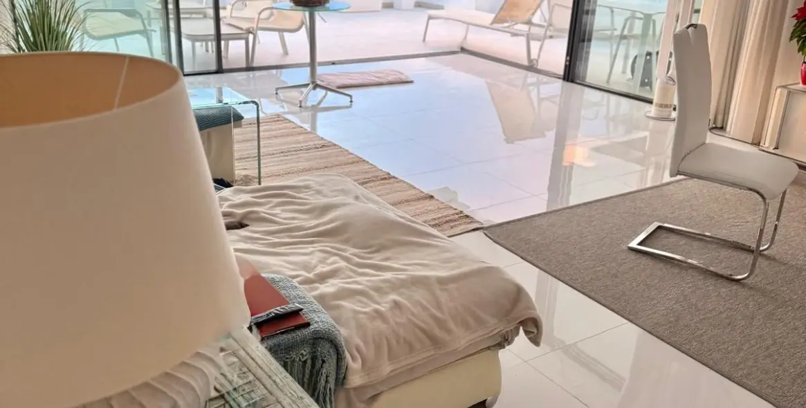 Alquiler a largo plazo de apartamento en planta media en Estepona 10