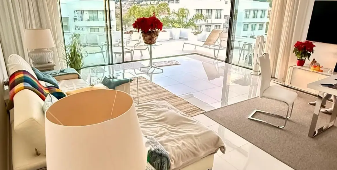 Alquiler a largo plazo de apartamento en planta media en Estepona 11