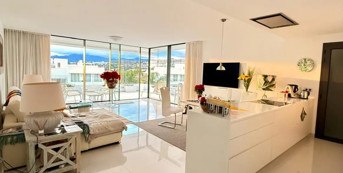 Alquiler a largo plazo de apartamento en planta media en Estepona 12