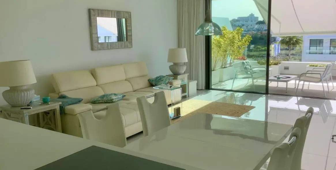 Alquiler a largo plazo de apartamento en planta media en Estepona 13