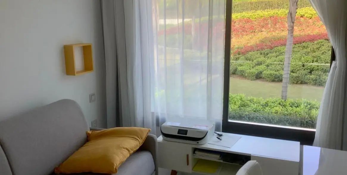 Alquiler a largo plazo de apartamento en planta media en Estepona 15