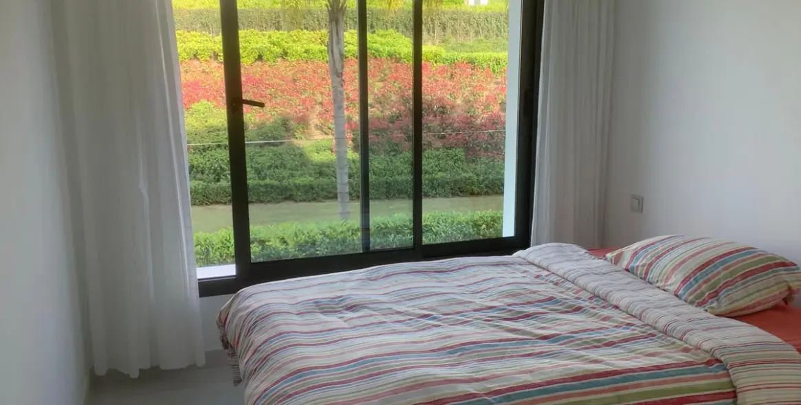 Alquiler a largo plazo de apartamento en planta media en Estepona 17