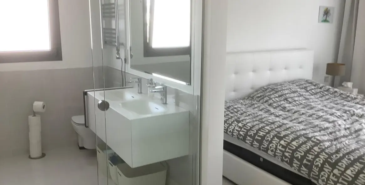 Alquiler a largo plazo de apartamento en planta media en Estepona 18