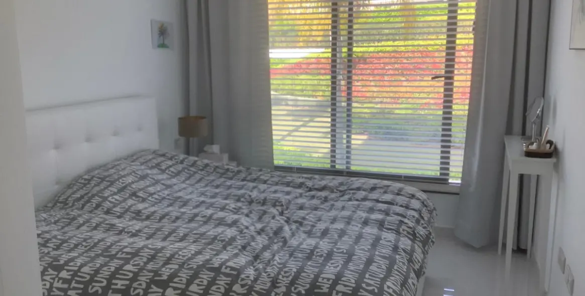 Alquiler a largo plazo de apartamento en planta media en Estepona 21