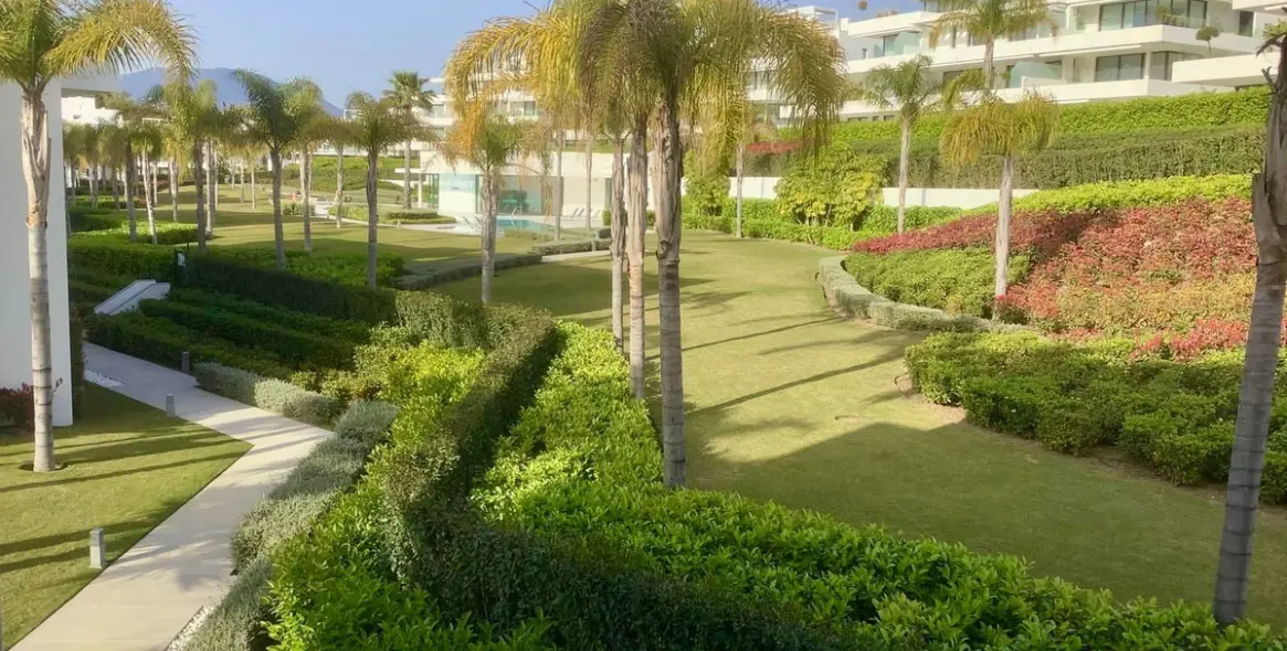 Alquiler a largo plazo de apartamento en planta media en Estepona 23