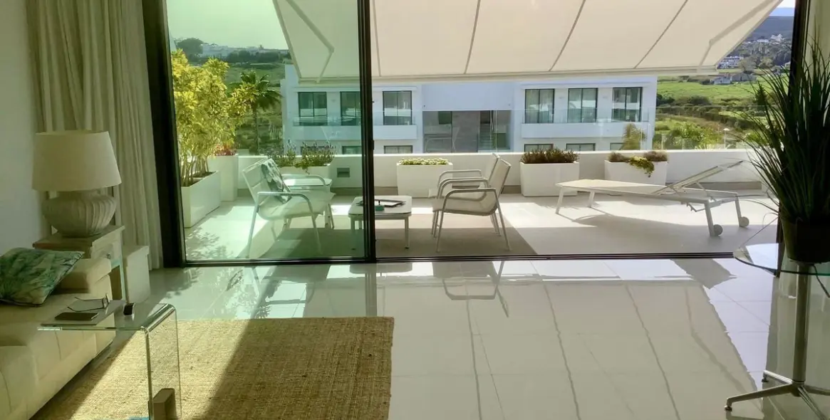 Alquiler a largo plazo de apartamento en planta media en Estepona 25