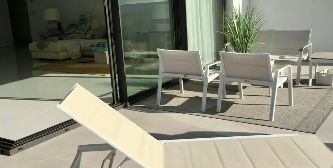 Alquiler a largo plazo de apartamento en planta media en Estepona 26