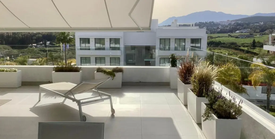 Alquiler a largo plazo de apartamento en planta media en Estepona 27