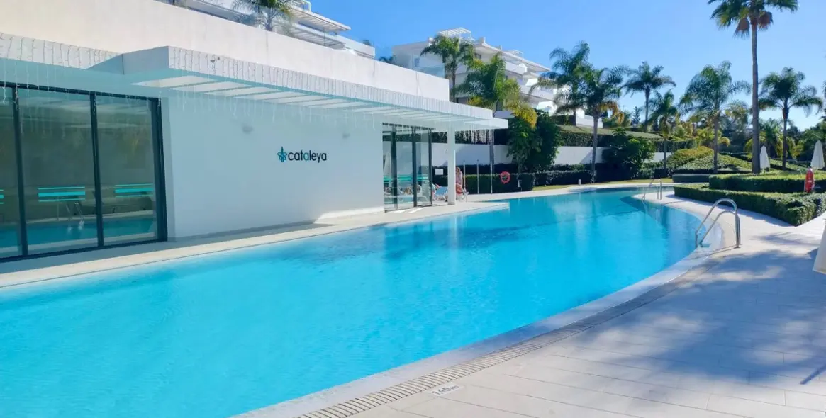 Alquiler a largo plazo de apartamento en planta media en Estepona 30